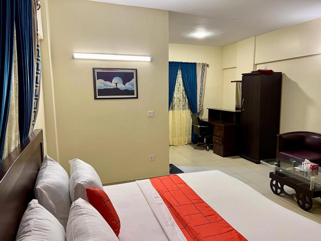 Hotel Rooms Dha Karachi Bagian luar foto