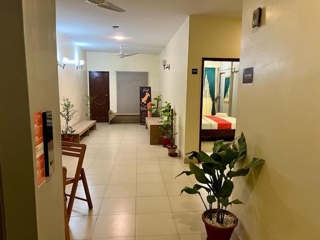 Hotel Rooms Dha Karachi Bagian luar foto