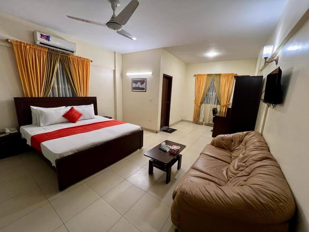 Hotel Rooms Dha Karachi Bagian luar foto