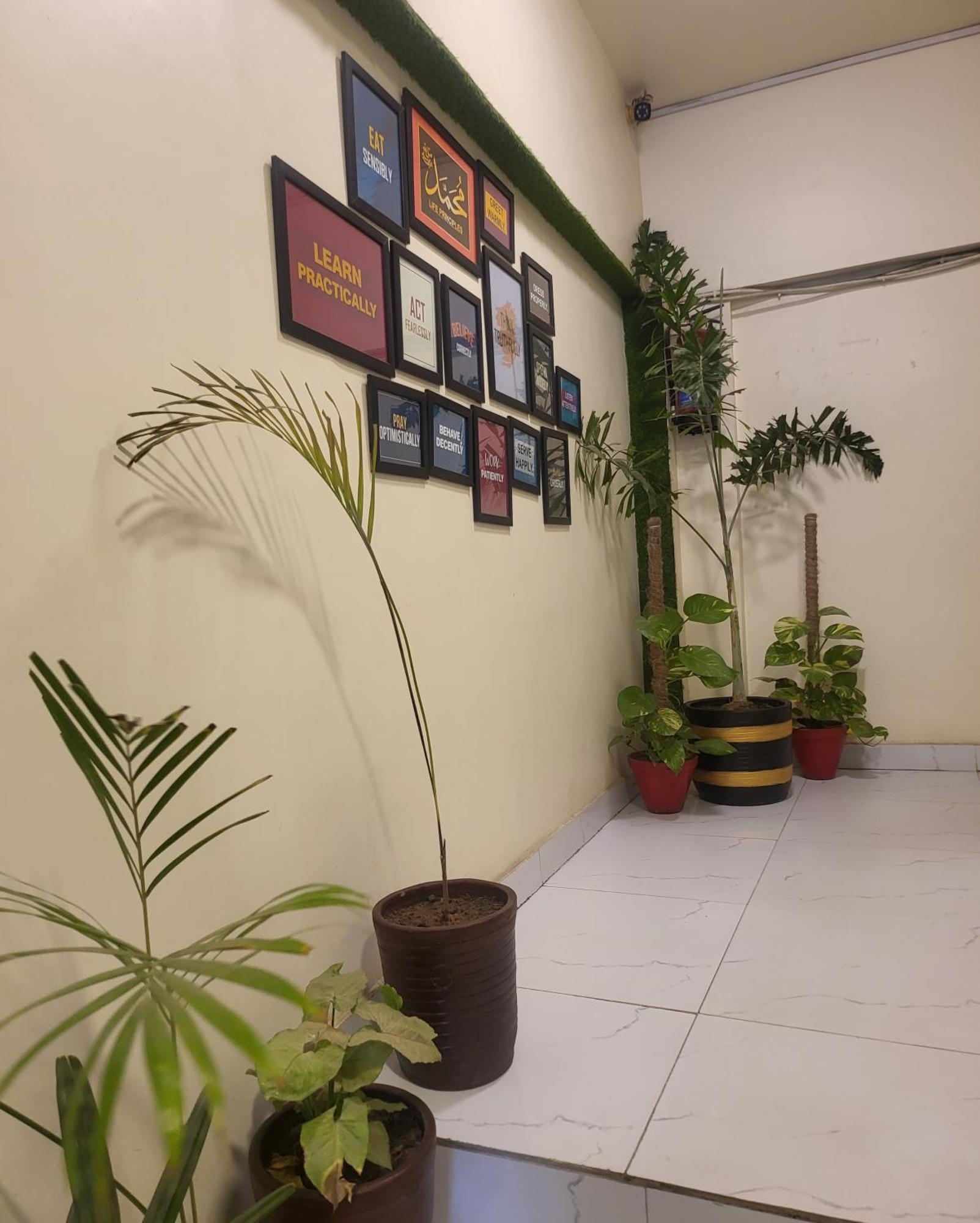 Hotel Rooms Dha Karachi Bagian luar foto