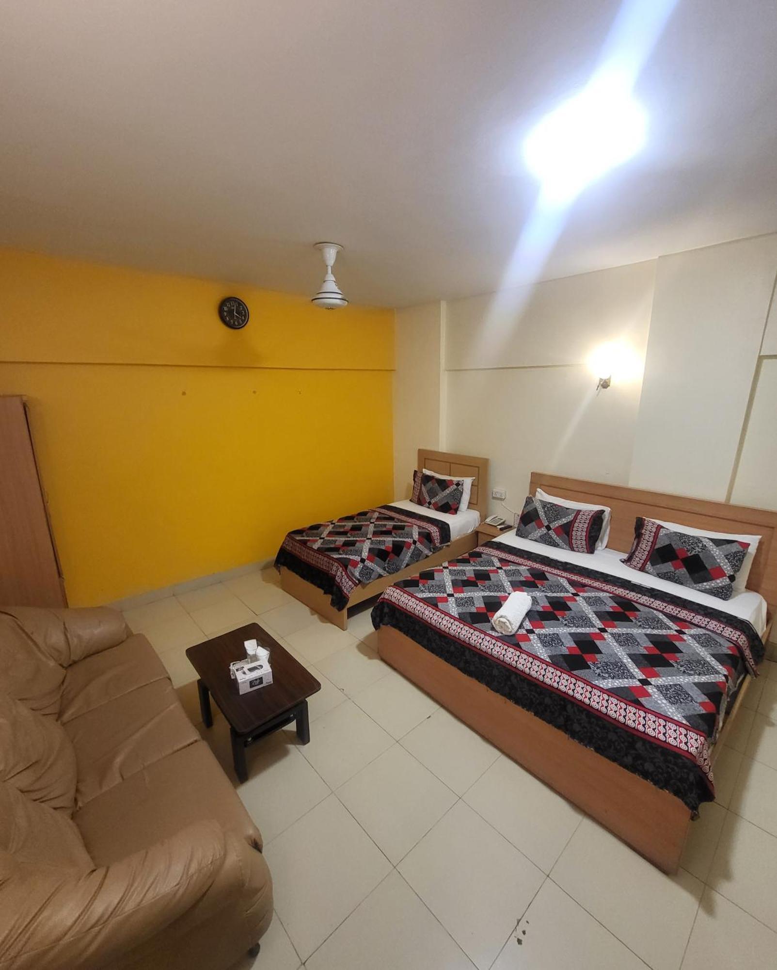Hotel Rooms Dha Karachi Bagian luar foto