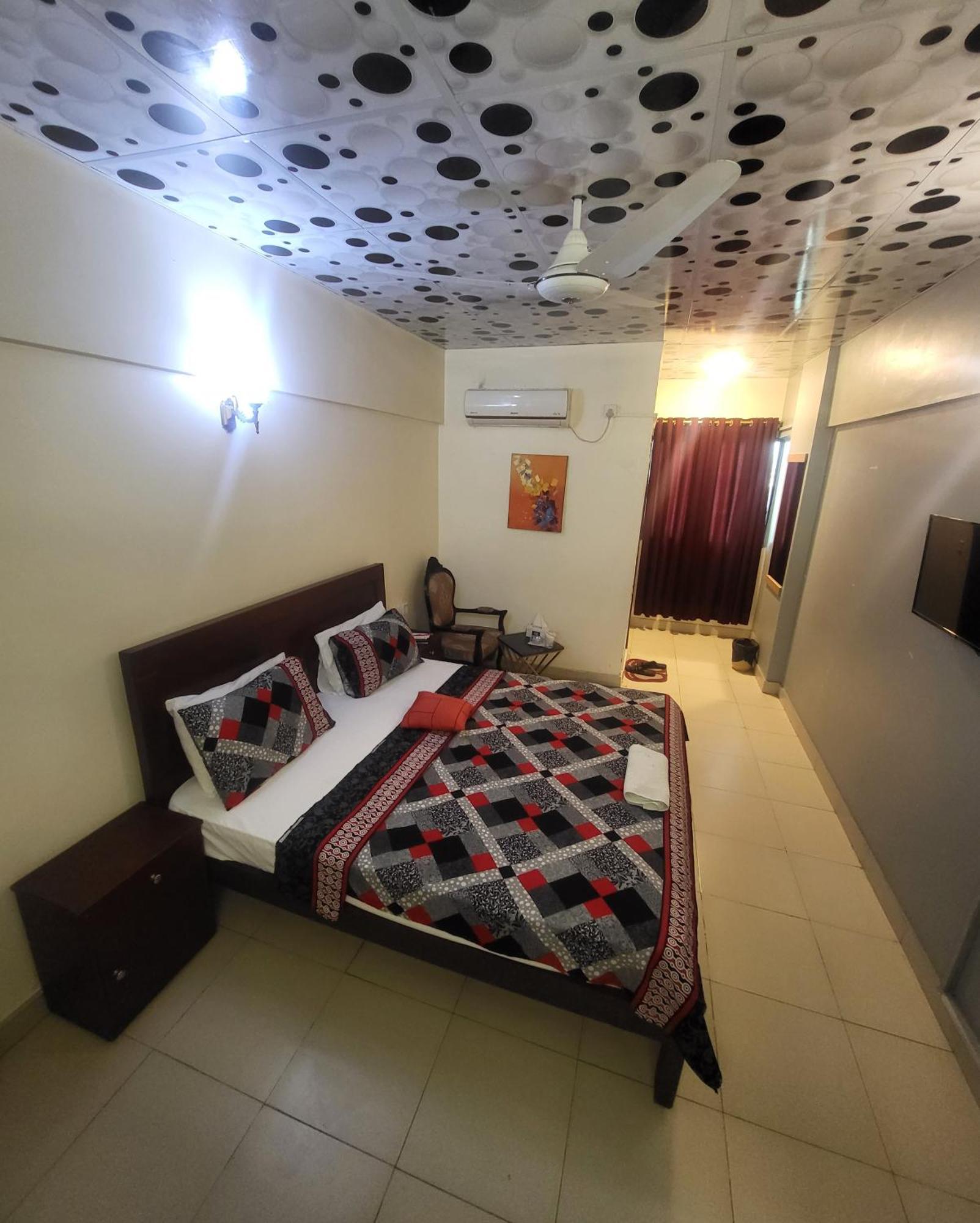 Hotel Rooms Dha Karachi Bagian luar foto