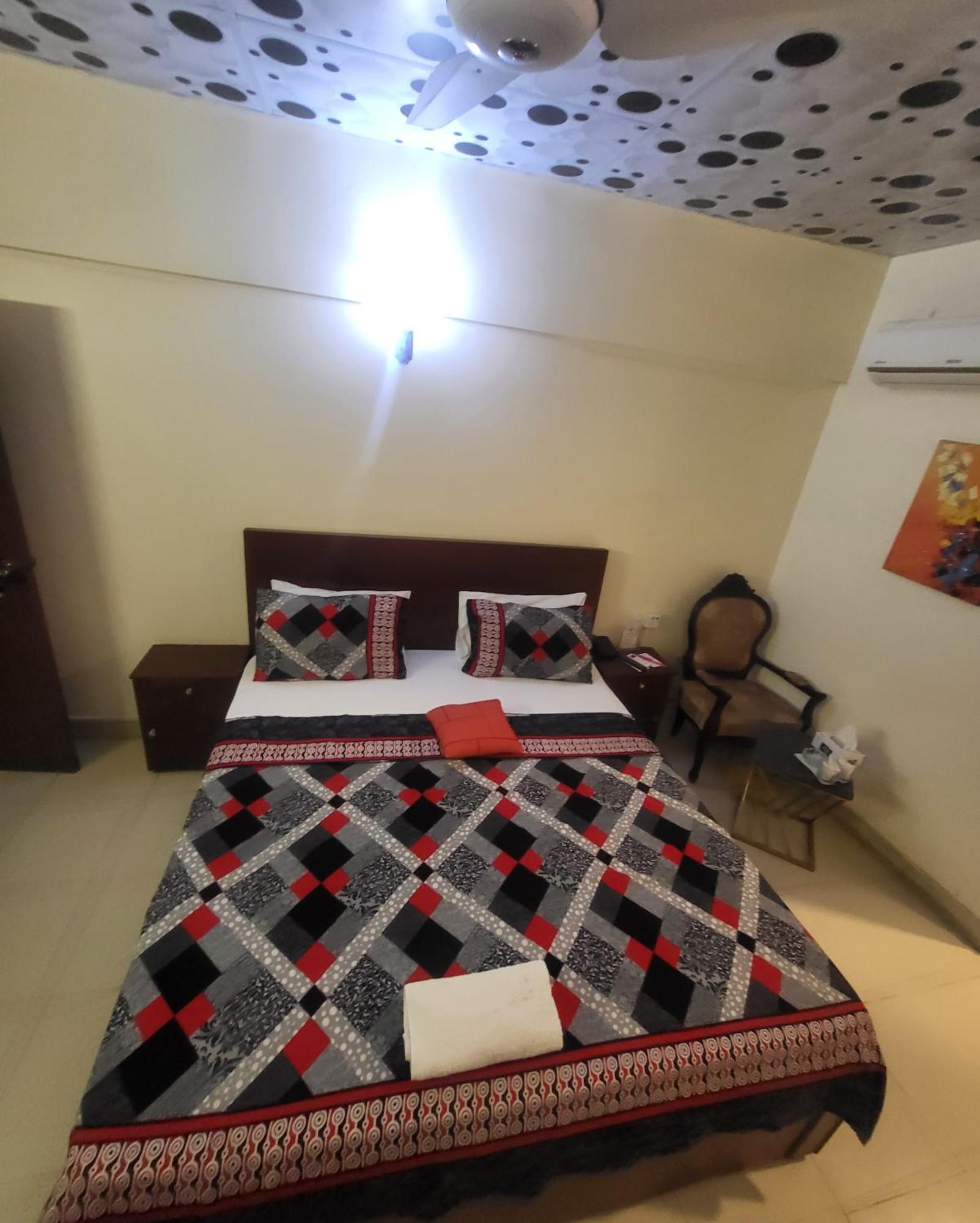Hotel Rooms Dha Karachi Bagian luar foto