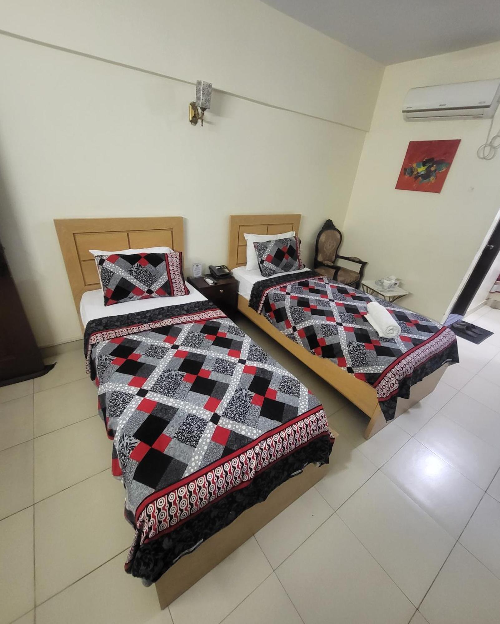 Hotel Rooms Dha Karachi Bagian luar foto
